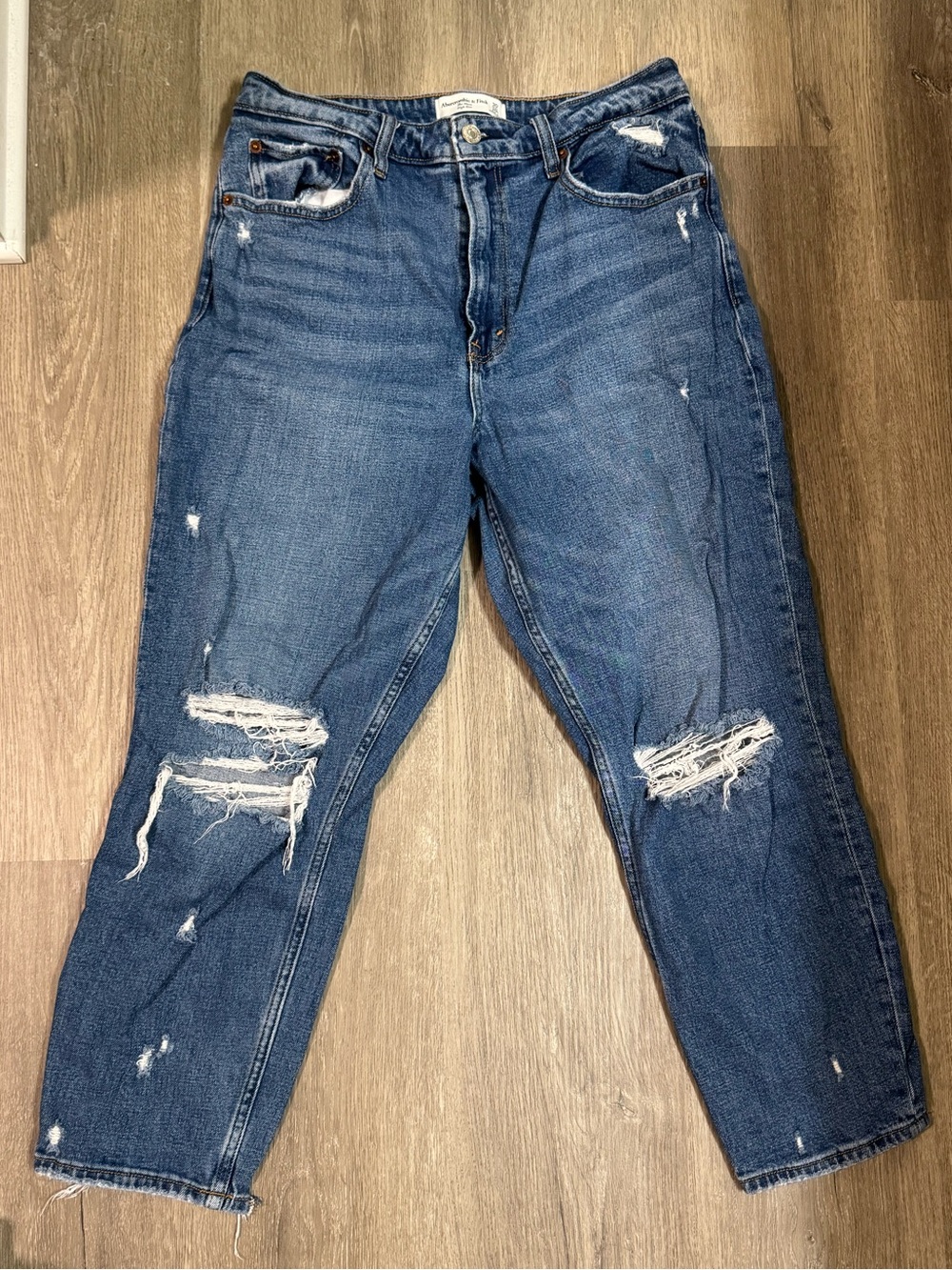 Abercrombie & Fitch Women’s High Rise Mom Jeans size 10 Short